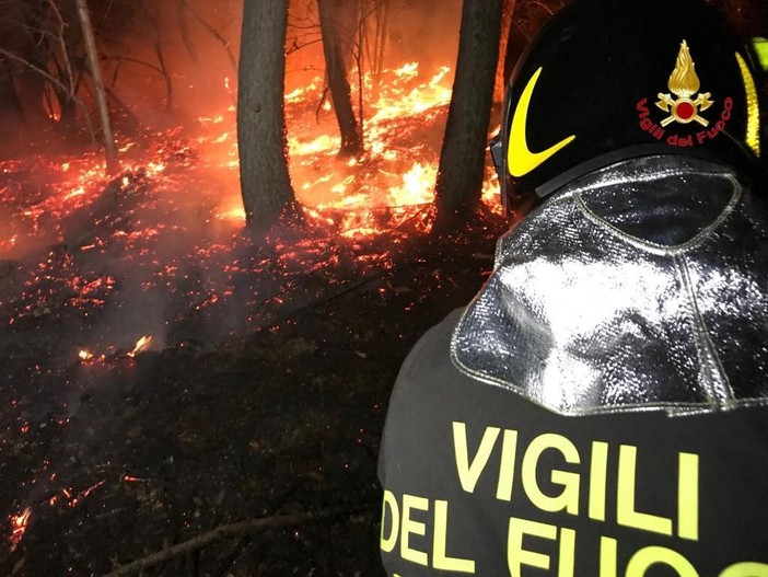 Tre principi di incendio boschivo nella serata di ieri: colpite Sanfront, Paesana e Savigliano
