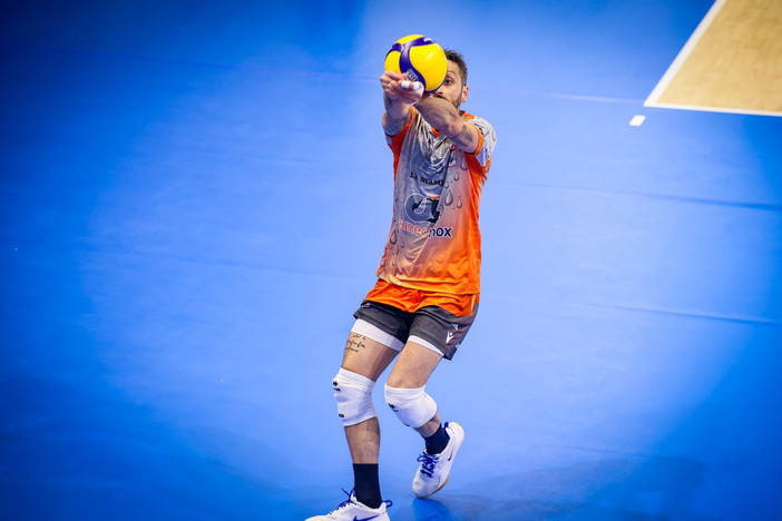 Capitan Cavaccini, l'unico con la "cazzimma" negli occhi in una serata da dimenticare per Cuneo (Foto Cisterna Volley)