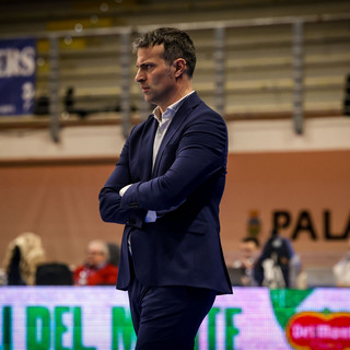 Amareggiato Matteo Battocchio per la brutta prestazione della sua squadra (Foto Cisterna Volley)