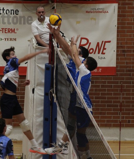 VOLLEY D-M / VBC Mondovì rimonta lo 0-2, ma alla fine si arrende al tie break VOLLEY D-M / VBC Mondovì rimonta lo 0-2, ma alla fine si arrende al tie break