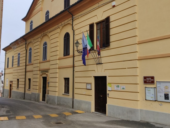 Il Municipio di Vezza d'Alba Il Municipio di Vezza d'Alba