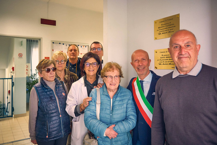 Venasca, scoperte targhe per i benefattori Yvonne e Isidoro Santi alla Casa di Riposo “Villa Michelis Allasina”