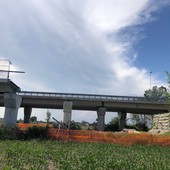 Due anni per ricostruirlo, riaperto il 9 agosto 2019, il viadotto della tangenziale di Fossano è di nuovo &quot;monco&quot;