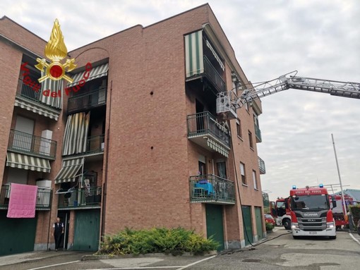 In fuga sul balcone dell’alloggio in fiamme: la salvano i Vigili del Fuoco