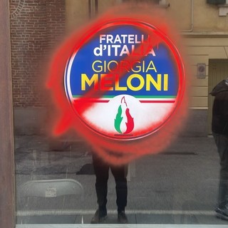 Sede fossanese di Fratelli d'Italia vandalizzata, solidarietà anche da Italia Viva Provincia di Cuneo