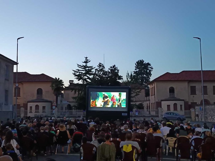 Torna il cinema all'aperto a Verzuolo con tre serate gratuite e itineranti Torna il cinema all'aperto a Verzuolo con tre serate gratuite e itineranti
