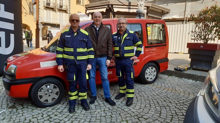Fossano, nuove divise per i volontari dell'Associazione Nazionale Vigili del Fuoco