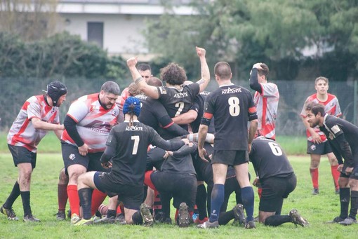 RUGBY / Esordio casalingo davanti a un buon pubblico: il Val Tanaro lotta ma cede al Valcuvia