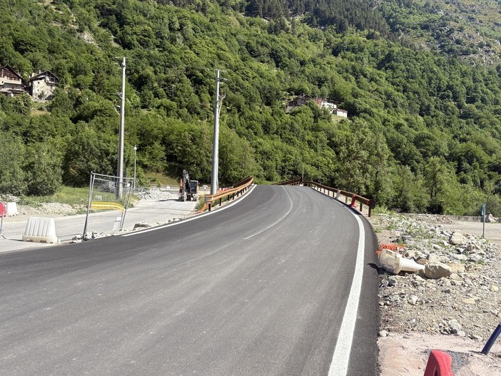 Il nuovo ponte che porta agli stabilimenti Acqua Sant'Anna di frazione Roviera, a Vinadio Il nuovo ponte che porta agli stabilimenti Acqua Sant'Anna di frazione Roviera, a Vinadio