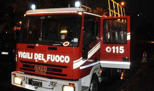 In fiamme contatori di una palazzina a Bagnolo Piemonte: residenti evacuati In fiamme contatori di una palazzina a Bagnolo Piemonte: residenti evacuati