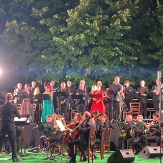 Verduno apre l’estate con Verdi: sul Belvedere torna la grande opera all’aperto