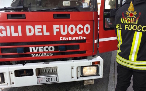 Auto si ribalta in una scarpata a Baldissero d’Alba: donna salvata dopo lunga ricerca