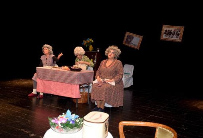 Il Piccolo Teatro di Bra in scena al Politeama per l'associazione Regala un Sorriso