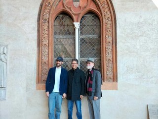 Jacopo Veneziani e Alberto Manguel in visita a Casa Cavassa accompagnati da Franco Giletta Jacopo Veneziani e Alberto Manguel in visita a Casa Cavassa accompagnati da Franco Giletta