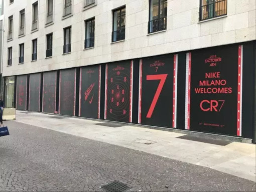 Vetrofanie e adesivi per spazi commerciali Vetrofanie e adesivi per spazi commerciali