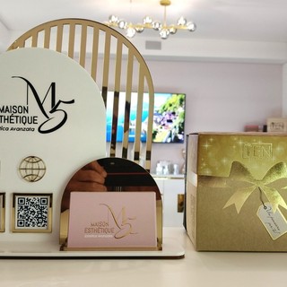 Il Natale è vicino: regala benessere con Maison 5 Esthétique Il Natale è vicino: regala benessere con Maison 5 Esthétique