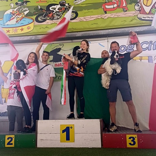 Walter Gasbarro con il suo Cocker Spaniel Inglese Giove sul podio di Soliera Walter Gasbarro con il suo Cocker Spaniel Inglese Giove sul podio di Soliera