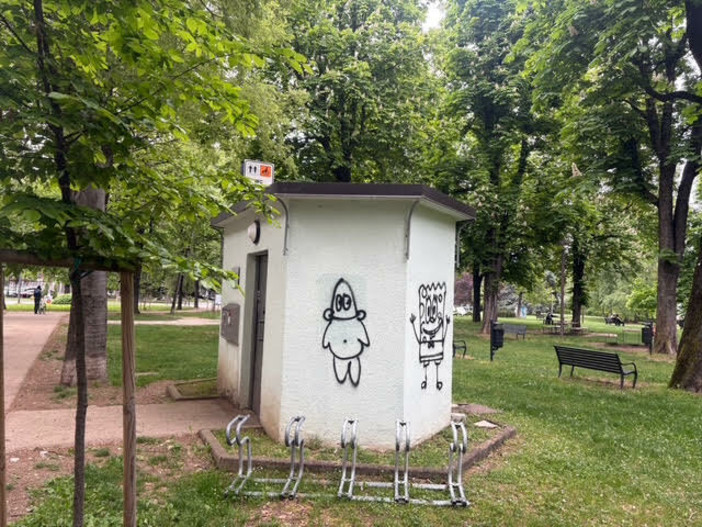 Il nostro "viaggio" nei WC pubblici di Cuneo è stato davvero degradante