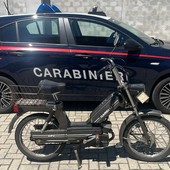Gli rubarono il motorino 42 anni fa: il ricordo d'adolescenza ritorna al proprietario, ora 58enne Gli rubarono il motorino 42 anni fa: il ricordo d'adolescenza ritorna al proprietario, ora 58enne