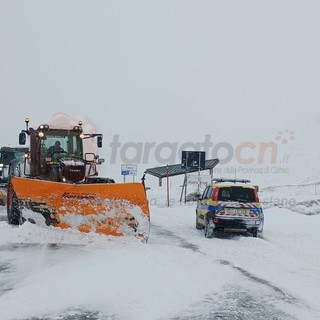 Dieci centimetri di neve al Colle della Maddalena: il valico riapre, ma solo per i veicoli leggeri Dieci centimetri di neve al Colle della Maddalena: il valico riapre, ma solo per i veicoli leggeri