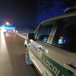 Auto esce di strada a Cherasco, non ci sono feriti