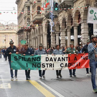 Ana Saluzzo in sfilata all'adunata di Genova