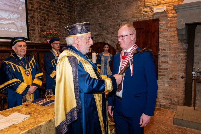 331° Capitolo dei Tulipani: al Castello di Grinzane Cavour si rinnova l’amicizia tra Langhe e Paesi Bassi