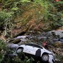 L'auto della donna recuperata nel greto del torrente Grana