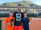 Alessandro Riba con due giovani tennisti