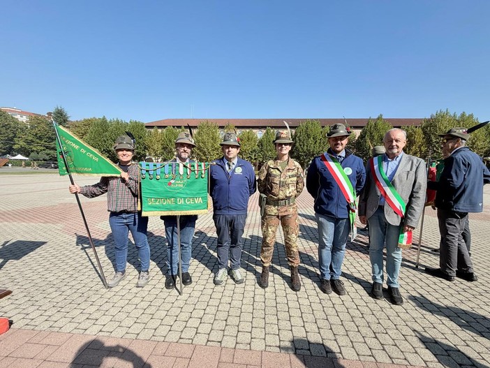 Una delegazione dell’Ana di Ceva al cambio di comando del 1° Reparto Supporti Tattici Alpini Una delegazione dell’Ana di Ceva al cambio di comando del 1° Reparto Supporti Tattici Alpini
