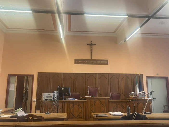 "Voglio essere solo una teenager e stare in pace", l'incubo dei maltrattamenti commessi dal patrigno scritti nel diario segreto: il pm chiede 3 anni e 8 mesi di carcere "Voglio essere solo una teenager e stare in pace", l'incubo dei maltrattamenti commessi dal patrigno scritti nel diario segreto: il pm chiede 3 anni e 8 mesi di carcere