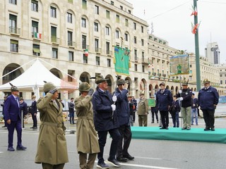 Penne nere Ana Saluzzo, in sfilata all'adunata di Geova 2026- foto Paola Ravazzi, madrina Ana Monviso