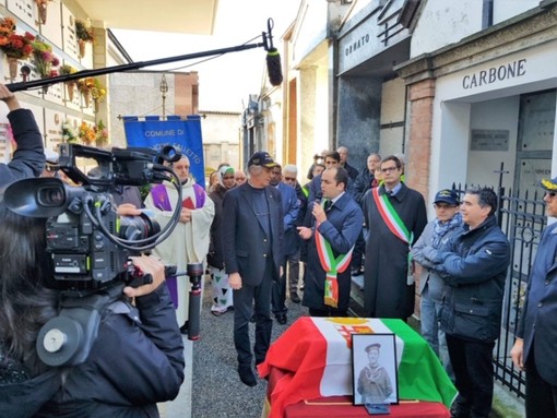 La cerimonia svoltasi a Castiglione Falletto il 24 novembre 2018 per la commemorazione delle esequie di Carlo Acefalo