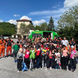 Gli alunni della primaria di Sale Langhe a lezione con gli AIB di Priero
