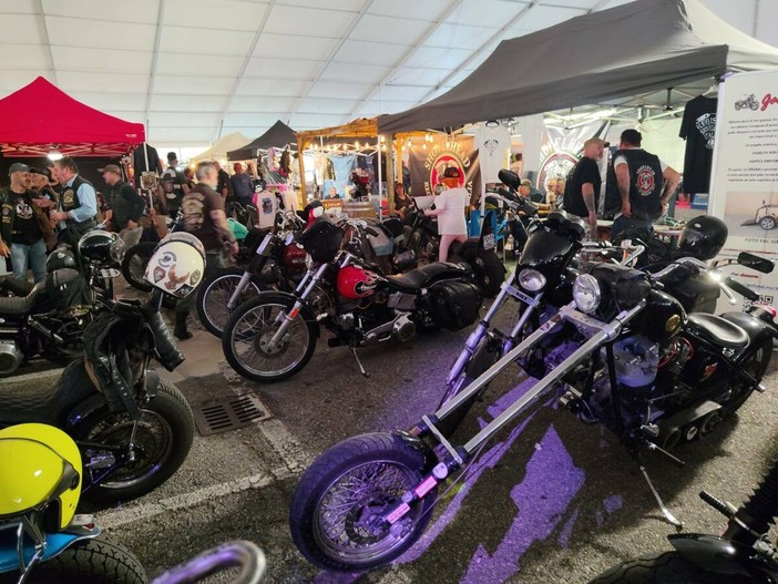 Alba Chopper & Tattoo Show ha acceso la città: boom di pubblico tra moto, tatuaggi e pugilato Alba Chopper & Tattoo Show ha acceso la città: boom di pubblico tra moto, tatuaggi e pugilato