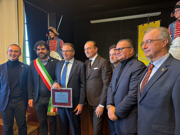 Novello assegna il Premio Santa Lucia a Massimo Antoniotti