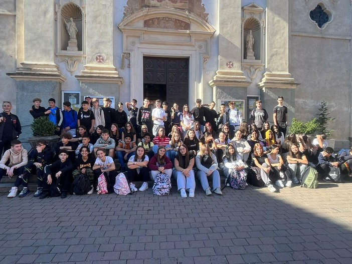 Alcuni momenti della giornata di accoglienza delle classi prime del plesso Pellico Alcuni momenti della giornata di accoglienza delle classi prime del plesso Pellico