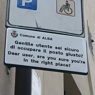 Alba, usava il contrassegno per disabili di una persona morta da oltre un anno: ritirati il permesso e sei punti sulla patente
