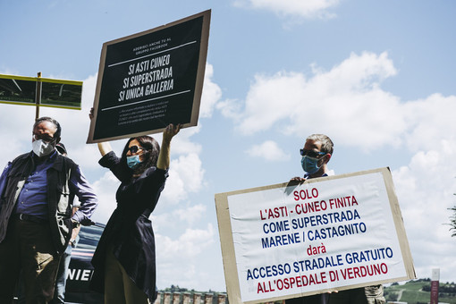 La protesta dell'Odp Paesaggio sul tema autostrada (archivio, foto Barbara Guazzone)