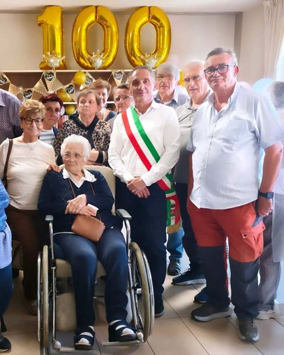 Il vicesindaco di Mondovì Gabriele Campora con la signora Anna Maria Ferrari Il vicesindaco di Mondovì Gabriele Campora con la signora Anna Maria Ferrari