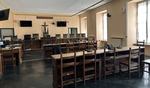 L'aula del tribunale di Cuneo