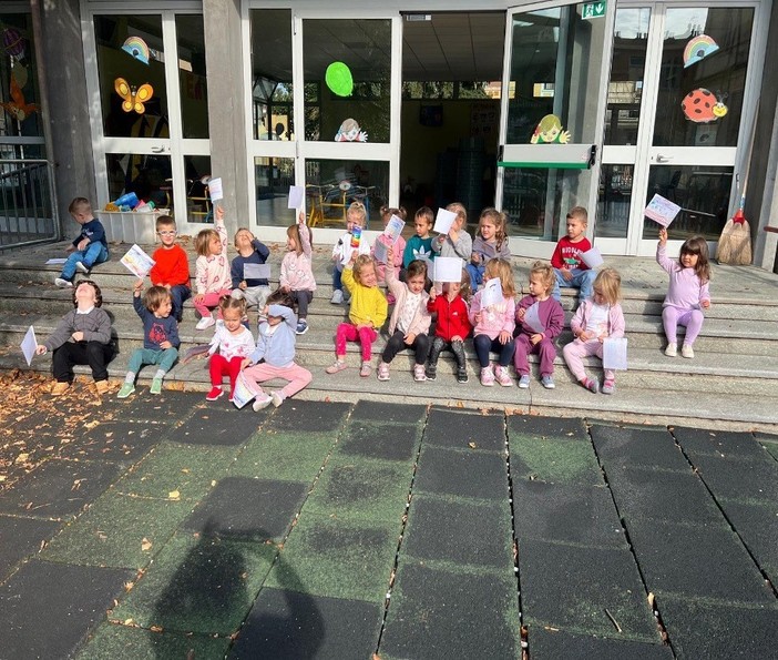 All'asilo Regina Margherita di Saluzzo bandierine e corteo per la Pace All'asilo Regina Margherita di Saluzzo bandierine e corteo per la Pace