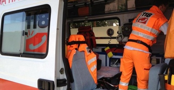 Tragedia in alta Langa: anziano muore colpito da un albero mentre lo taglia