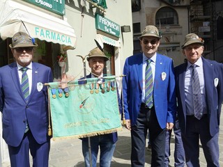 Penne nere Ana Saluzzo, in sfilata all'adunata di Geova 2026- foto Paola Ravazzi, madrina Ana Monviso