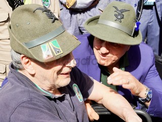Penne nere Ana Saluzzo, in sfilata all'adunata di Geova 2026- foto Paola Ravazzi, madrina Ana Monviso