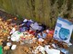 Tra i rifiuti gettati a terra i suoi dati personali: albese multato e obbligato  a pagare i danni della pulizia