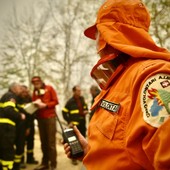 L'ombra del dolo su un incendio sterpaglie a Govone: notte di superlavoro per Vigili del Fuoco e AIB L'ombra del dolo su un incendio sterpaglie a Govone: notte di superlavoro per Vigili del Fuoco e AIB