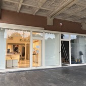 Altre due serrande abbassate a Mondovì Breo: chiusi Intimissimi e Calzedonia Altre due serrande abbassate a Mondovì Breo: chiusi Intimissimi e Calzedonia