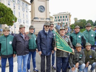 Penne nere Ana Saluzzo, in sfilata all'adunata di Geova 2026- foto Paola Ravazzi, madrina Ana Monviso