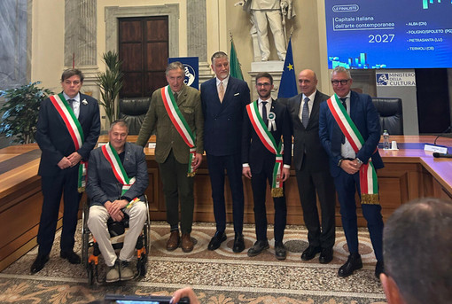 Il momento della proclamazione di Alba capitale dell'arte contemporanea 2027 Il momento della proclamazione di Alba capitale dell'arte contemporanea 2027